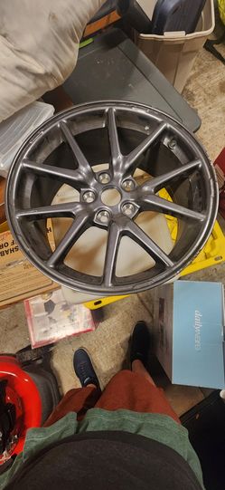 4 Tesla 18" Aero rims w/ hubcaps