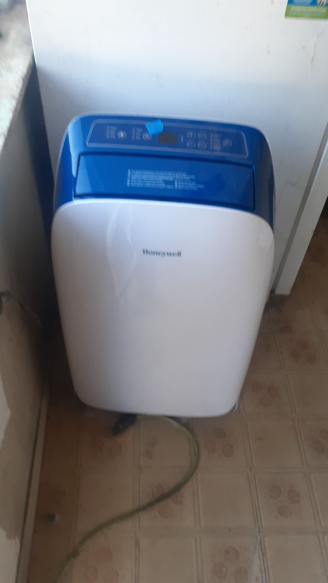 Honeywell 12,000BTU with window vent