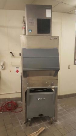 1000 lbs ice maker( flake )