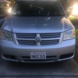 2009 Dodge Caravan runs great cold AC no mechanical issues smog ready excellent vehicle 4800 asking price 909-233-3787