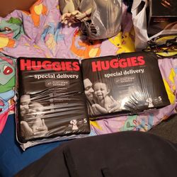 HUGGIES DIAPERS SIZE 5 