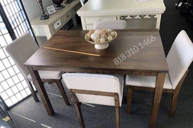 Beautiful! 5-pc Dining Table Set Walnut Finish