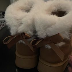 Fluffy Boots 