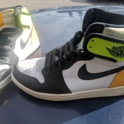 Nike Air Jordans Men's 9.5 , 9 1/2 Volt Gold Team Colors  New! Look At 2021 Models