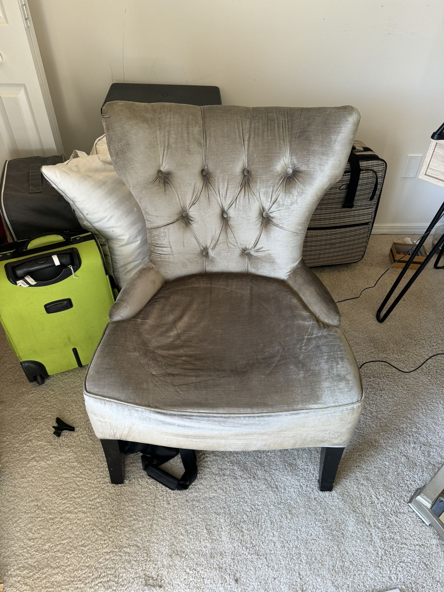 Tufted Velvet Accent Chair 