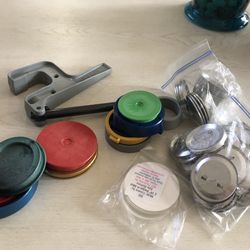 Hand maker butttons
