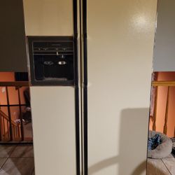 General Electric Refrigerator Fridge Freezer 