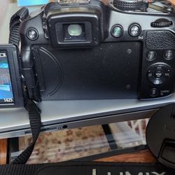 Lumix F-28 25-600 Great Camara 100