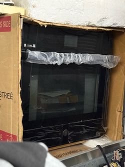 30” GE electric single oven black color brand new