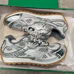 Bottegas (Brand New Able To Negotiate) Dm Me If Interested📲