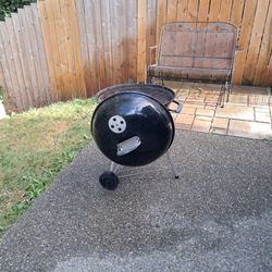 Charcoal barbecue grill