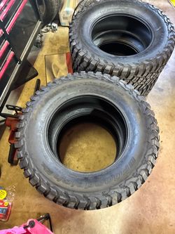 Brand new Bfgoodrich KM3 295/65r20 (35x11.50r20)