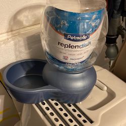 1 Gallon Cat/Dog Waterer By Petmate