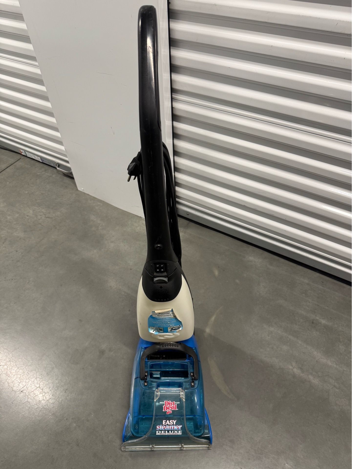 Vacuum y wash carpet