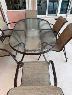 Outdoor Patio Dining Set – Table & 8 Chairs – Excellent Condition