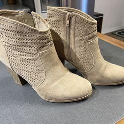 Womens Low Boot, Size 8