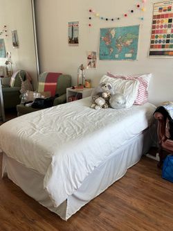 Twin mattress/frame/mattress topper