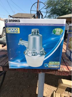 NEW- Brinks security light 9000 Lumes