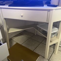 WHITE CORNER DESK