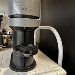 De'Longhi Nespresso Vertuo Plus Coffee and Espresso Maker by De'Longhi
