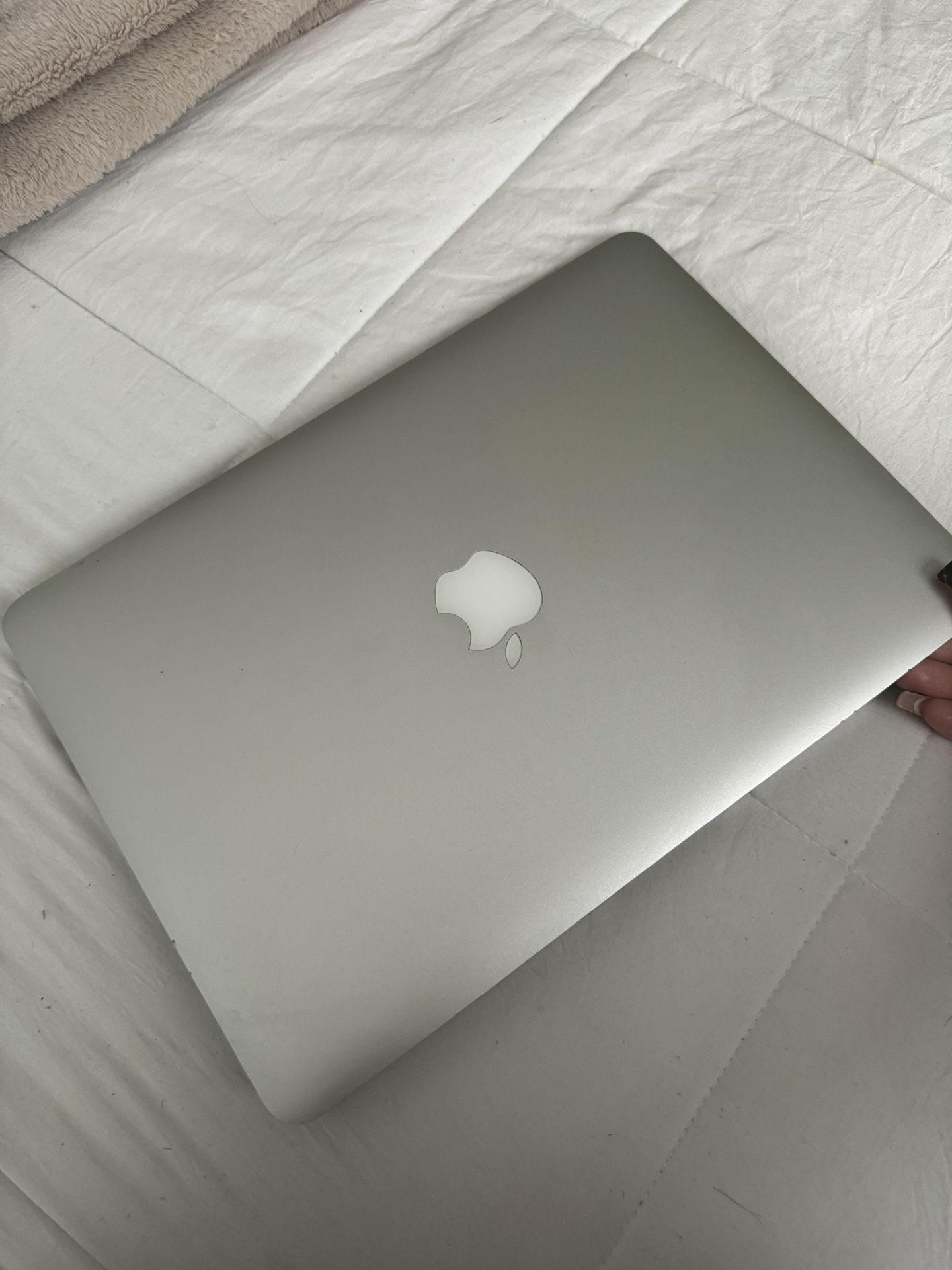 Mac Book Pro Electronics & Media