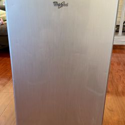 Whirlpool Mini Fridge 