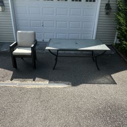 Table/Chair Set (cushions Included)