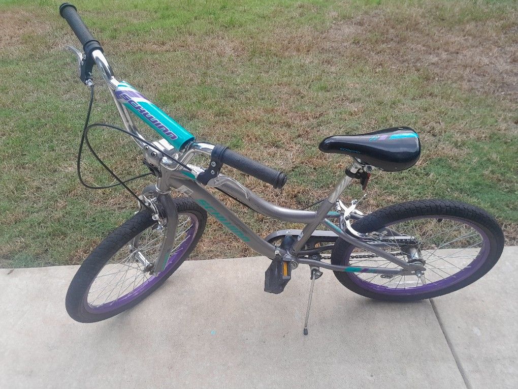 Schwinn Astrid 20" Kids' Bike - Gray/purple