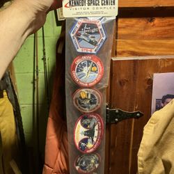 RARE ORIGINAL 1986 PATCHES AND PRINTS CHALLENGER SPACE SHUTTLE DISASTER