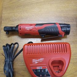 Milwaukee 3/8 Ratchet Kit M12