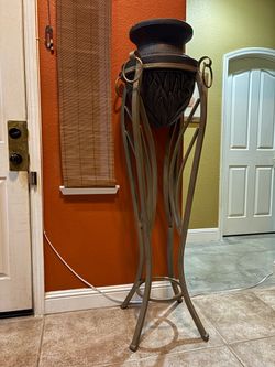 Tuscan/Mediterranean Wrought Iron Plant Stand w/Ceramic Vase