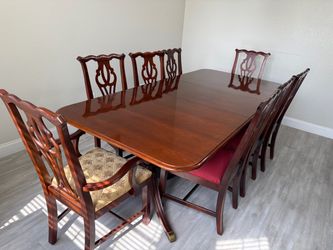 Elegante Juego de Comedor de Madera con 8 Sillas