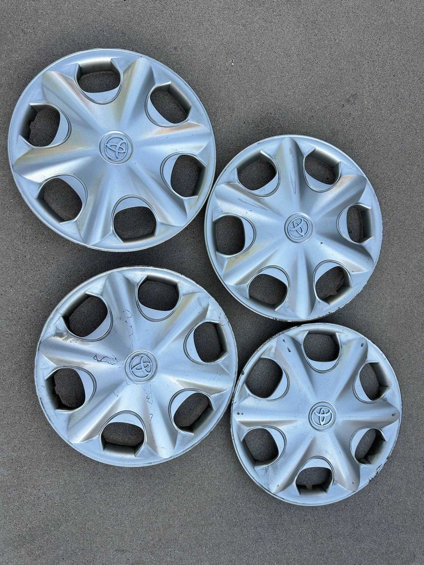 Genuine OEM Toyota Hubcaps 15” Camry