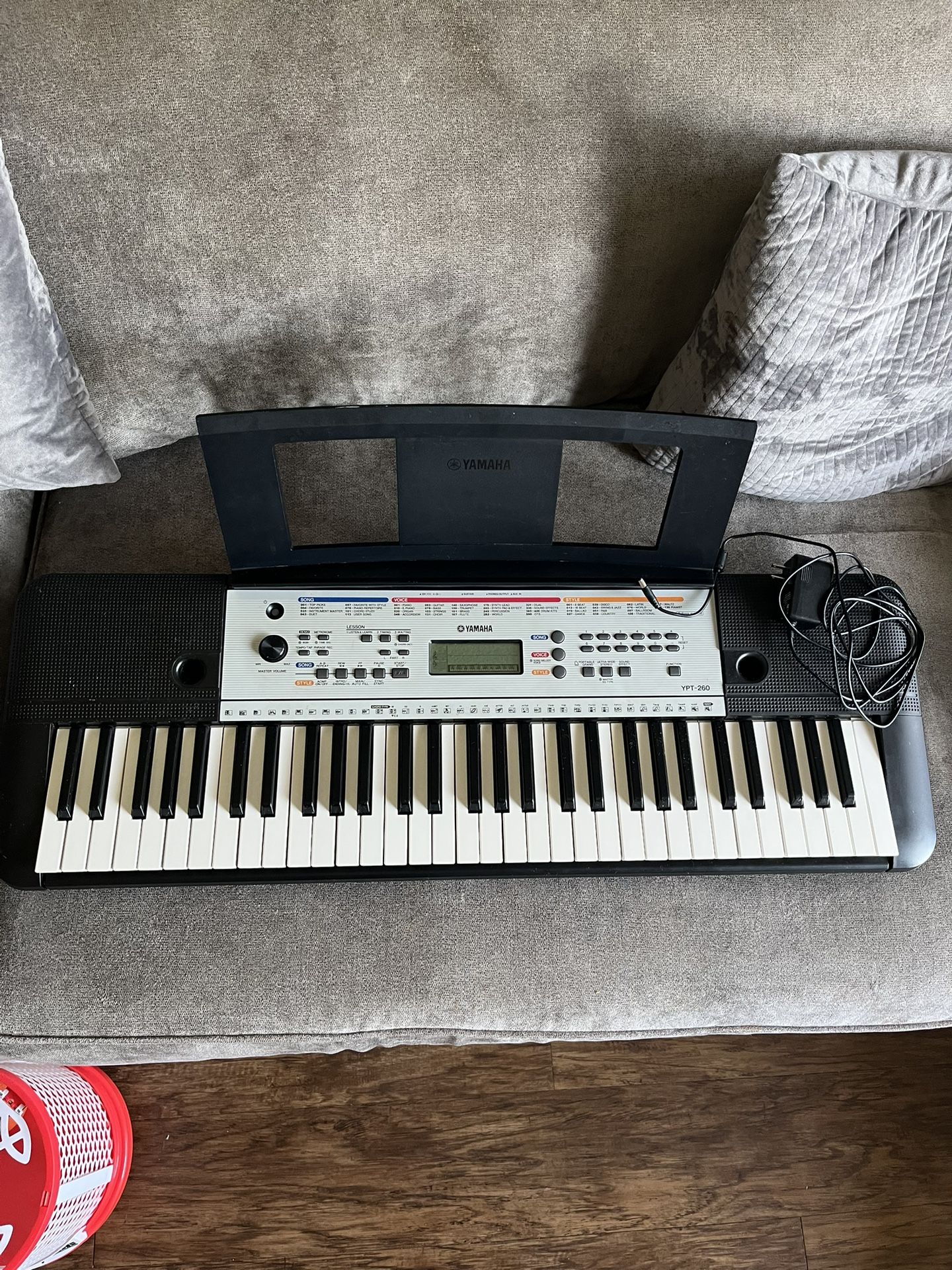 Yamaha YPT 260 Piano 61 Key Keyboard