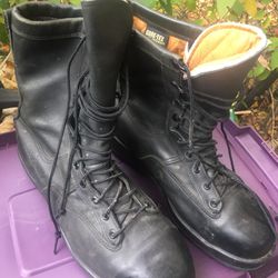 Very nice heavy duty leather steel toe work boots size 11 only $50 firm