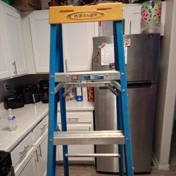 Ladder Size 6ft 1,83 M And Level