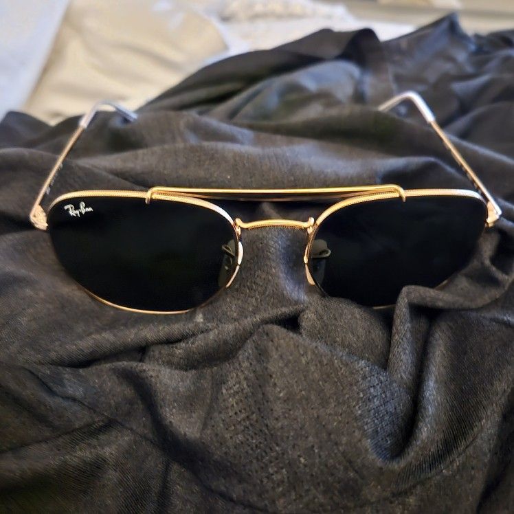Ray-Ban Sunglasses "The Marshall" Brand Like NEW