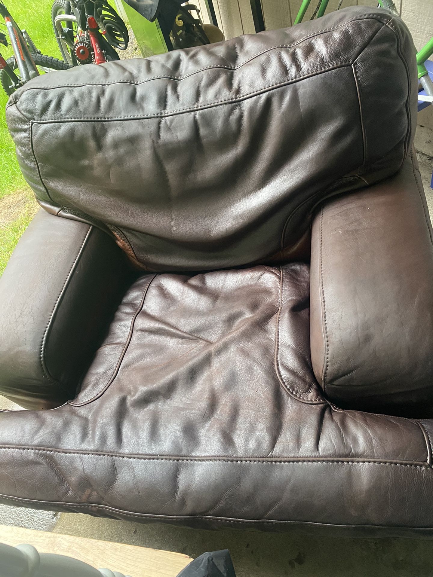 Leather Lounger W/ Ottoman 
