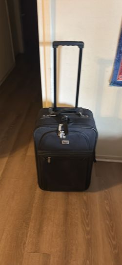 Suitcase carryon capacity 10 pounds