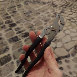 Pliers, Joint