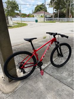 2023 Trek Marlin 5