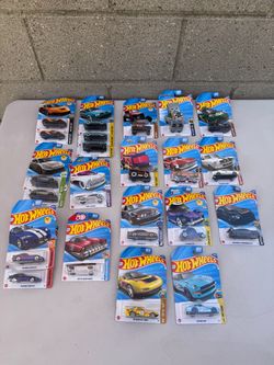 Hot wheels 23 pieces