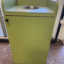 Restaurante trash can with door 