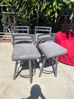 Set of 4 spinning bar stools