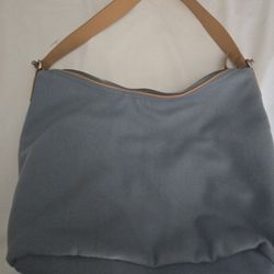 Over The Shoulder 👜 