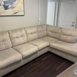 Four Seat Sofa With Chase In Good Condition