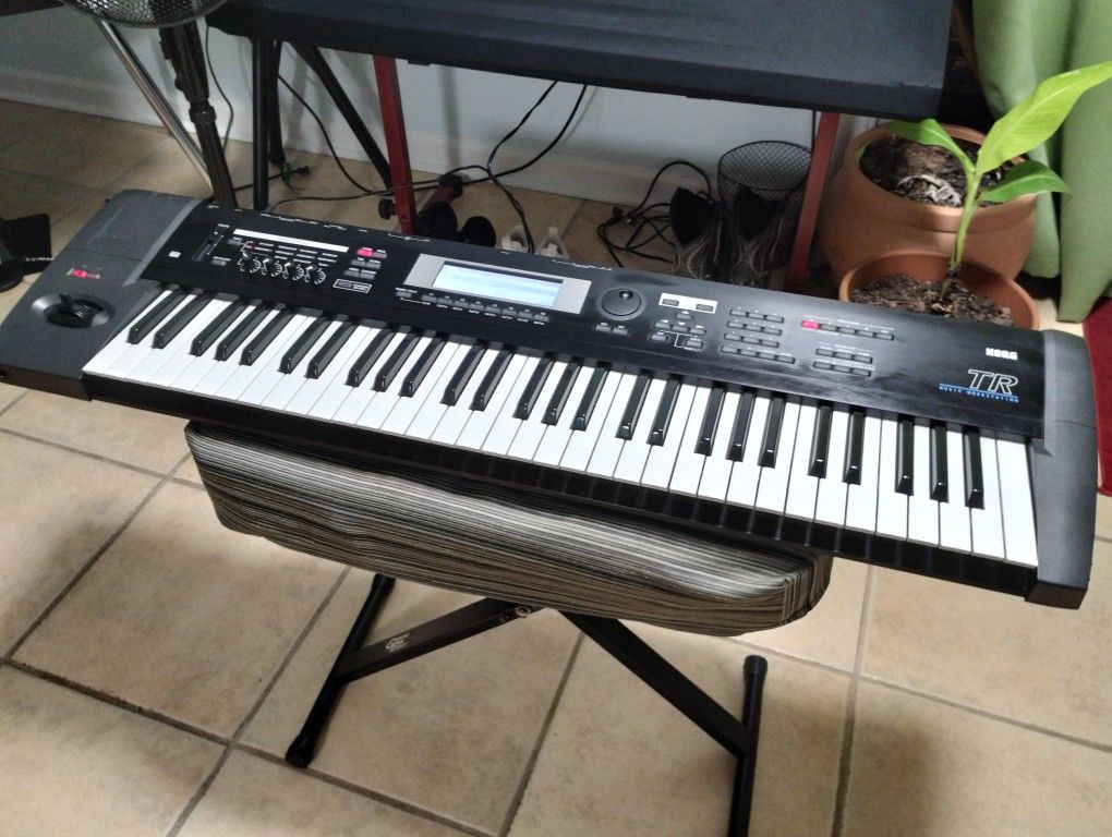 鍵盤楽器 Korg Triton 61 keys s-l400.png