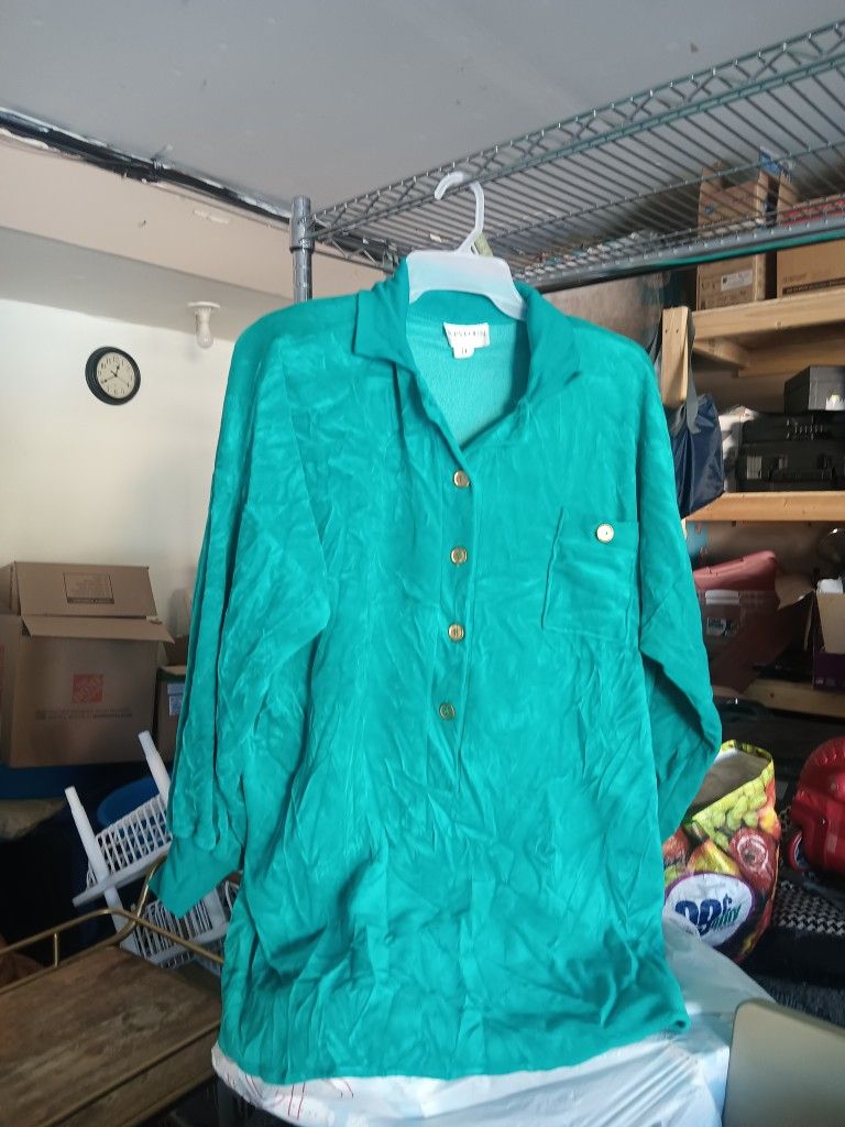 Nice 2 Piece Set. Green