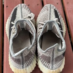 Yeezy Size 9  OFFER UP
