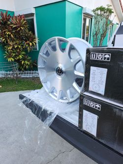 22  NEW with Floating Caps